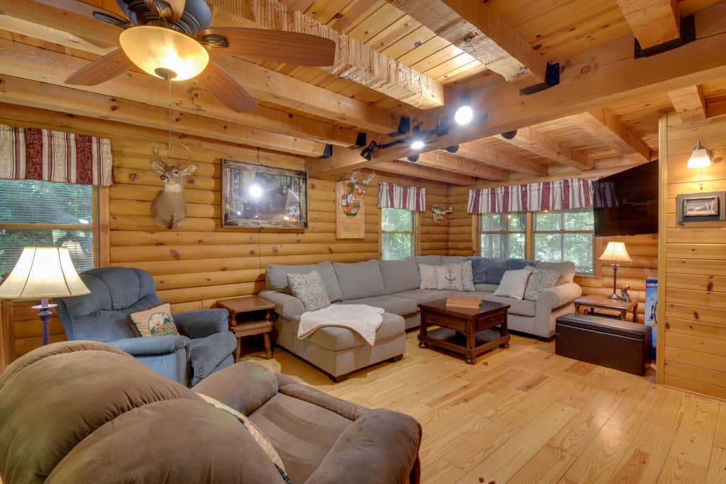 Private Dock & Game Room! Lake Hartwell Retreat