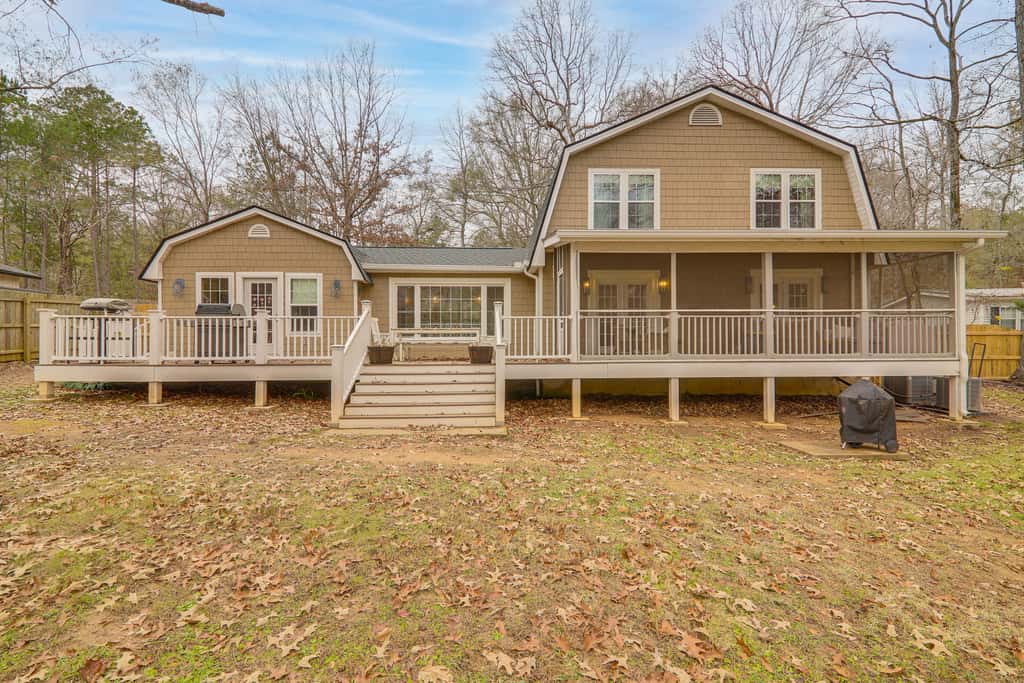 Quiet & Stylish Waterfront Gem w/ Dock in Eatonton