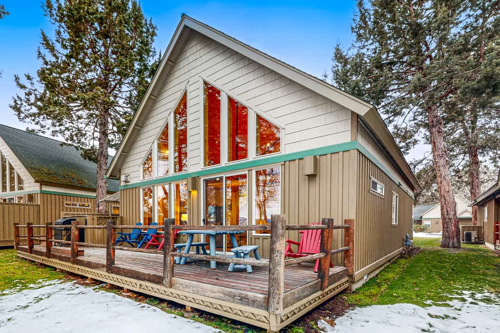 Cabin w/ Mountain Views & Shared Pool & Hot Tub