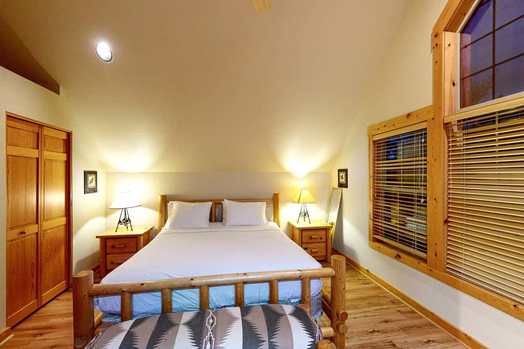 Cabin w/ Mountain Views & Shared Pool & Hot Tub