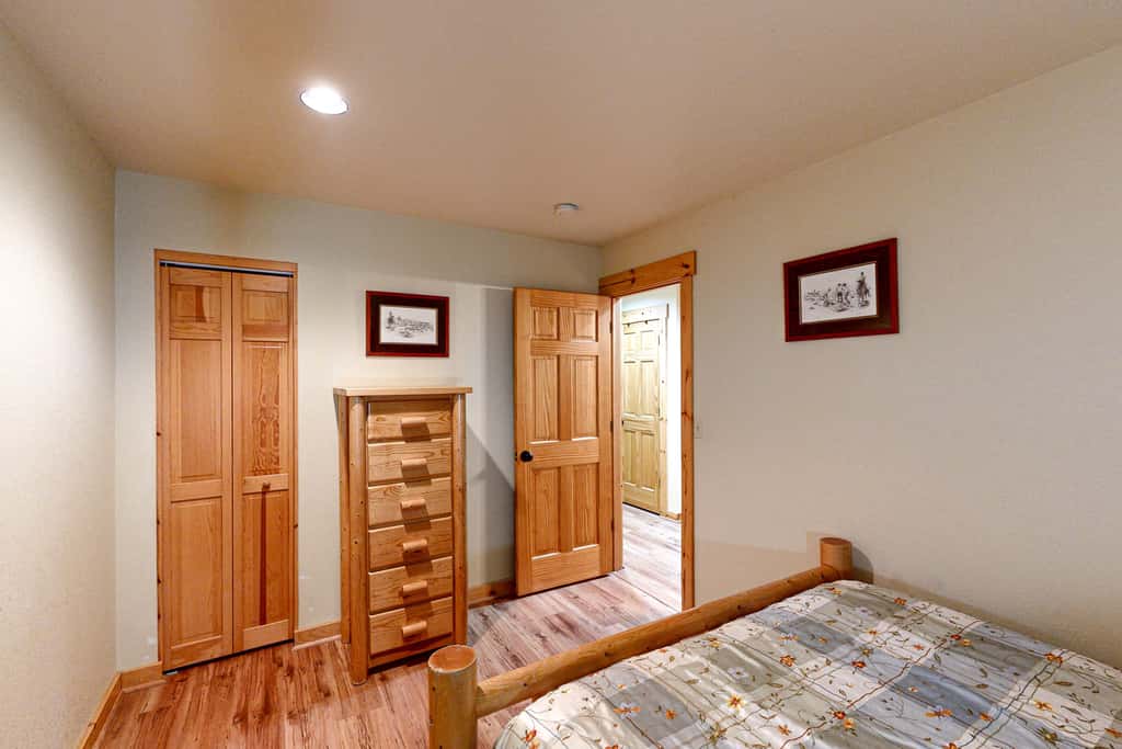 Cabin w/ Mountain Views & Shared Pool & Hot Tub