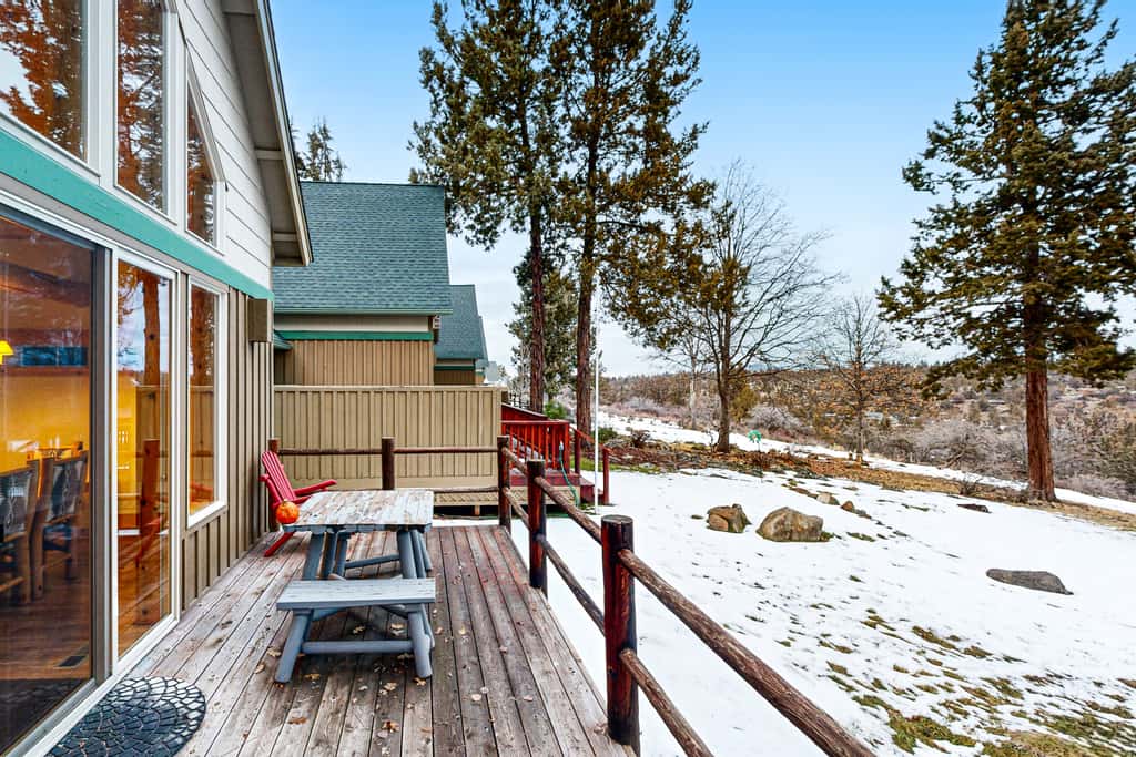 Cabin w/ Mountain Views & Shared Pool & Hot Tub