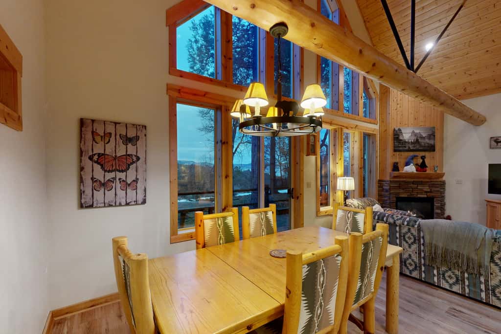 Cabin w/ Mountain Views & Shared Pool & Hot Tub