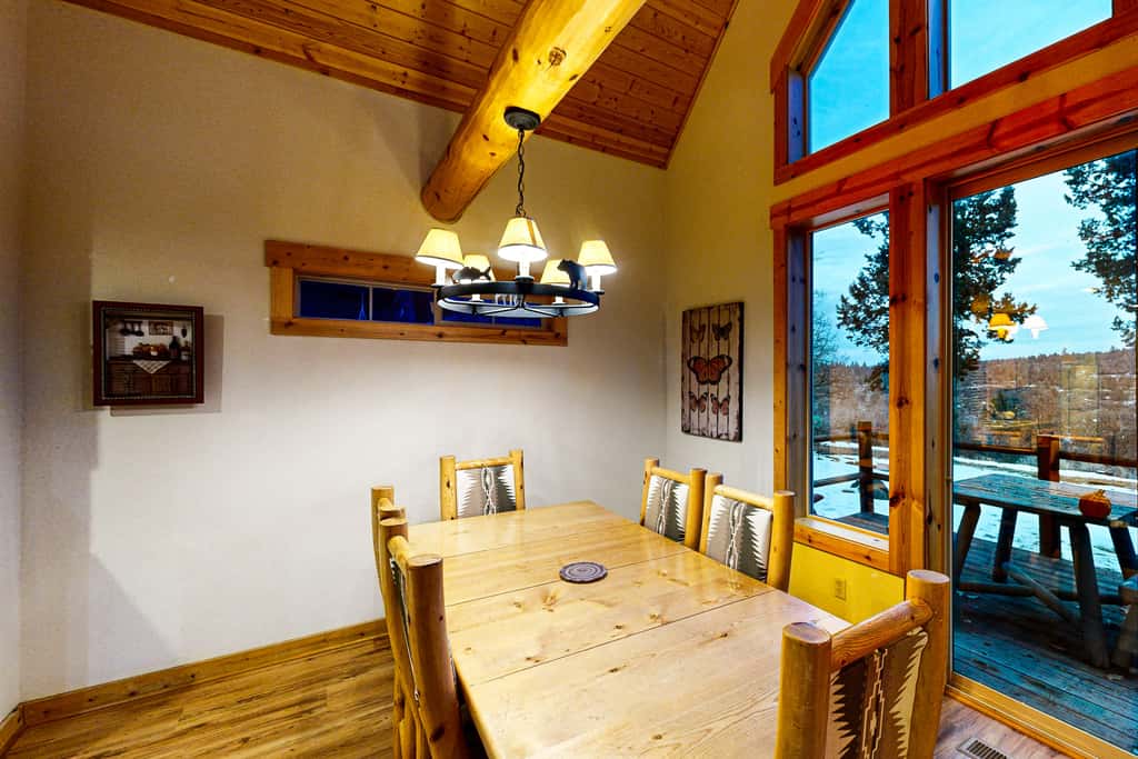Cabin w/ Mountain Views & Shared Pool & Hot Tub
