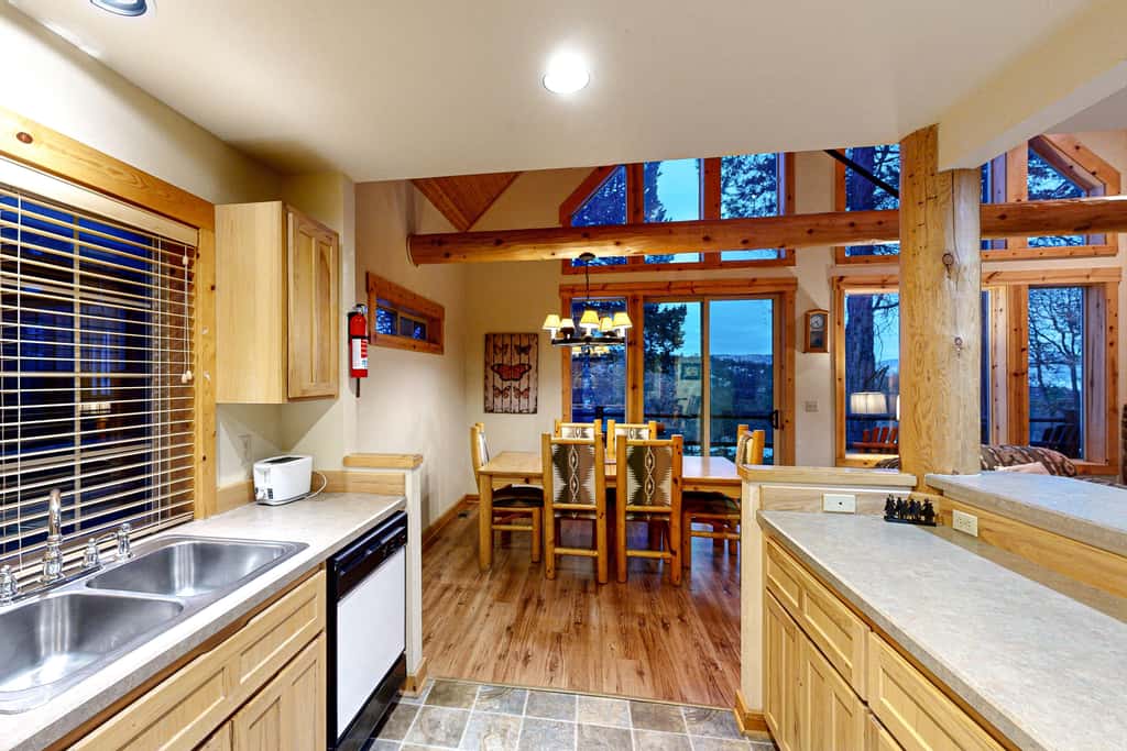 Cabin w/ Mountain Views & Shared Pool & Hot Tub