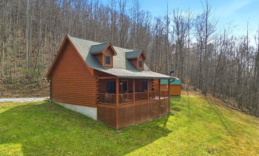 ๐๏ธ ๐ช๐ถ๐น๐ฑ๐ฐ๐ฎ๐ ๐ฅ๐ฒ๐๐ฟ๐ฒ๐ฎ๐
Cozy Norris Lake cabin rental in New Tazewell, Tennessee perfect for a lake getaway, fishing trip, boating vacation, or romantic mountain retreat. Near Cedar Grove Marina, kayaking, hiking, and lake activities, this peaceful East Tennessee cabin features a covered porch, rocking chairs, grill, full kitchen, WiFi, and nature views. Ideal for couples, families, and weekend lake vacations near Norris Lake.