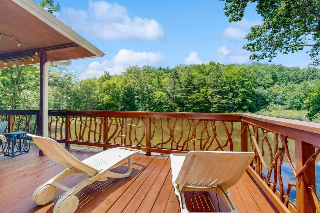 Lakeside Cove, Private Lake, Waterfront, Trout Fishing & Mountain Views