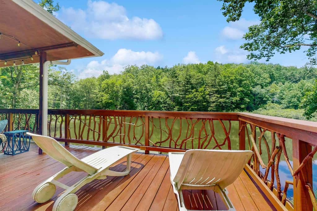 Lakeside Cove, Private Lake, Waterfront, Trout Fishing & Mountain Views