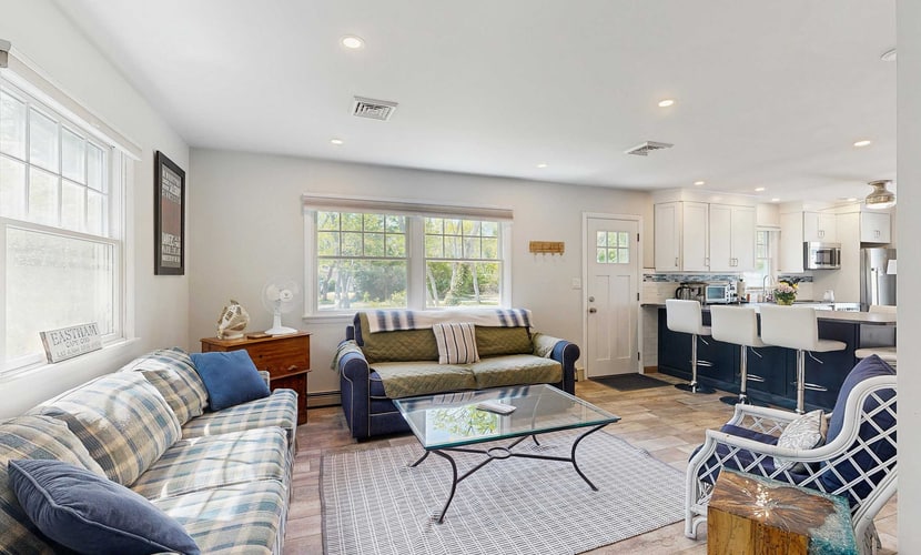 Massasoit Hills House, Close to Beach with AC, Yard & Deck