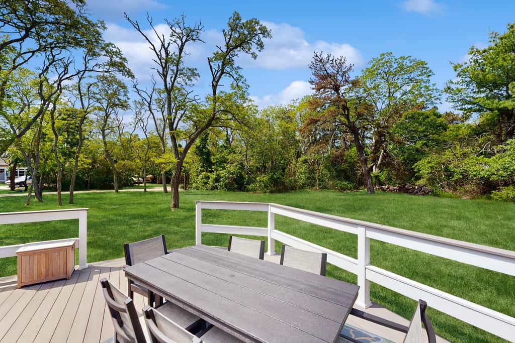 Massasoit Hills House, Close to Beach with AC, Yard & Deck
