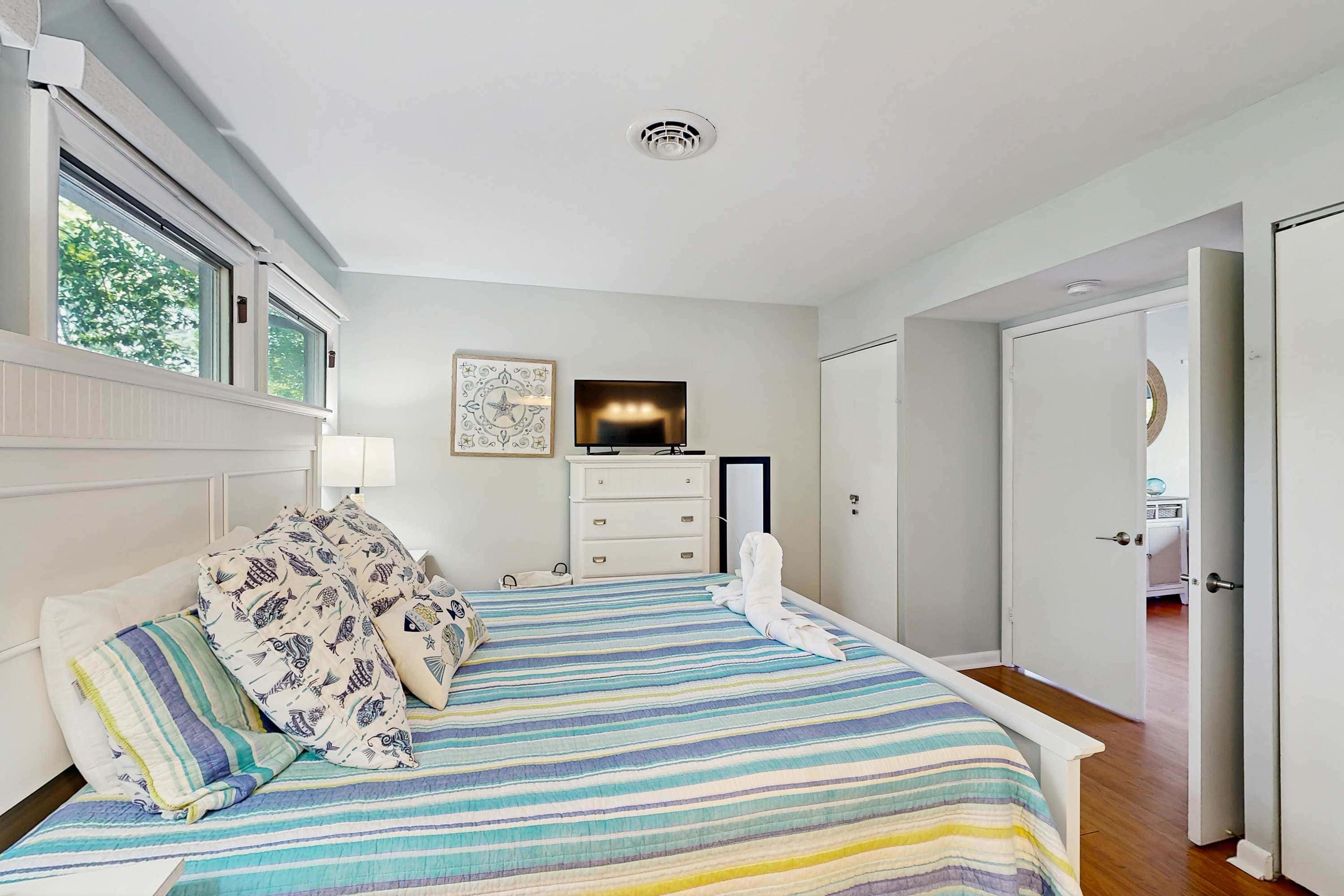 Sea Colony 1st floor condo with pools, tennis