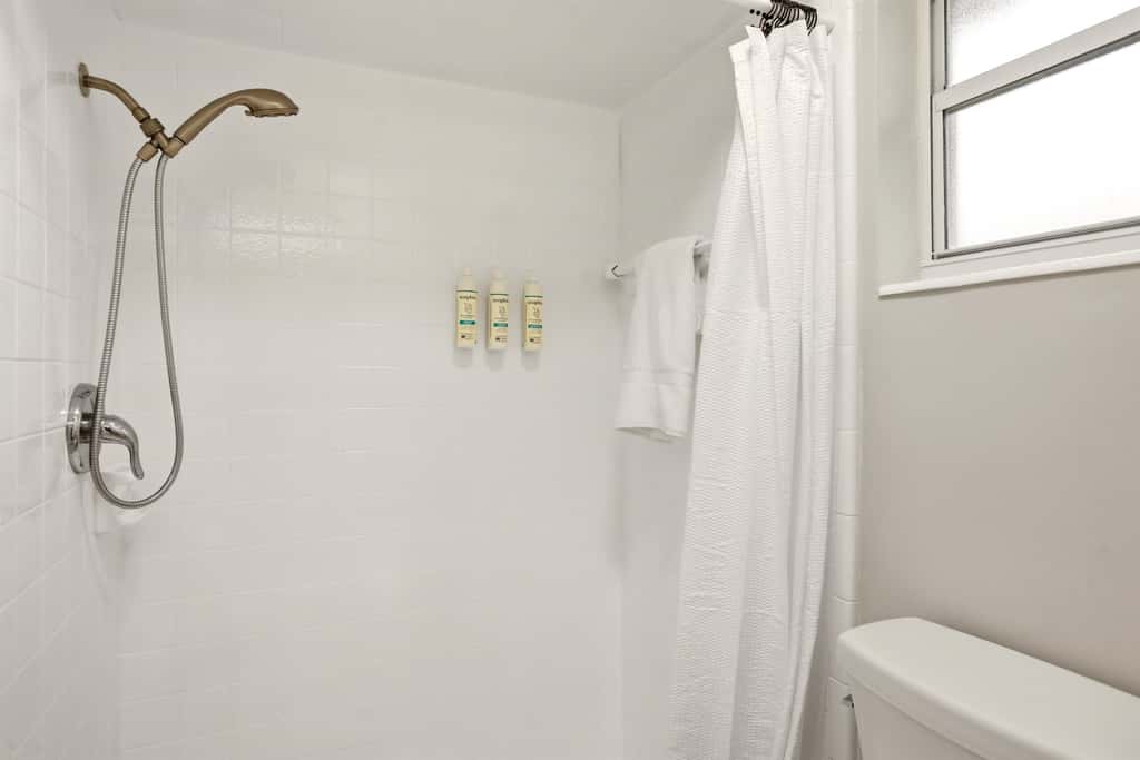 Spacious 3 Bedroom Naples Home with Private Pool and Near Ocean Access