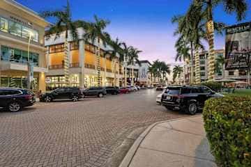 Spacious 3 Bedroom Naples Home with Private Pool and Near Ocean Access