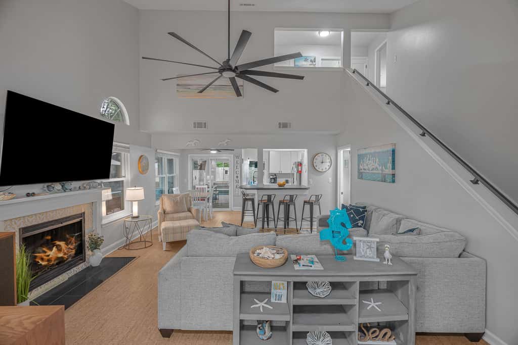 3BR Home, Indoor Pool, Hot Tub, Dog Friendly 