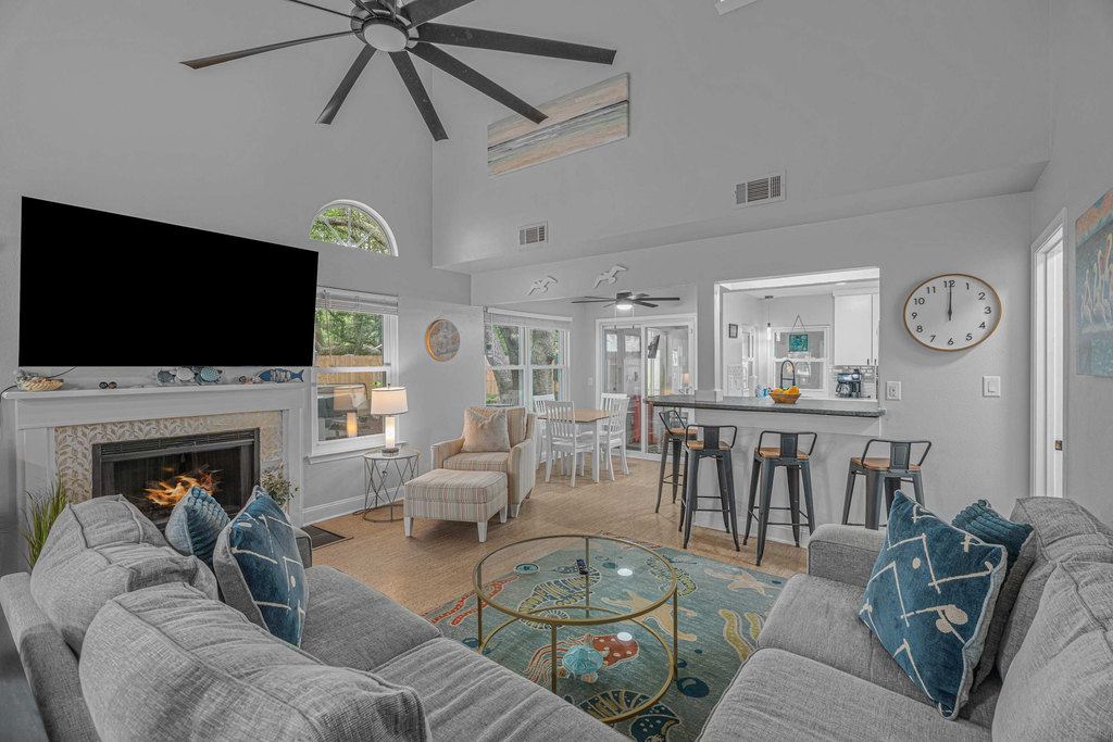 3BR Home, Indoor Pool, Hot Tub, Dog Friendly 