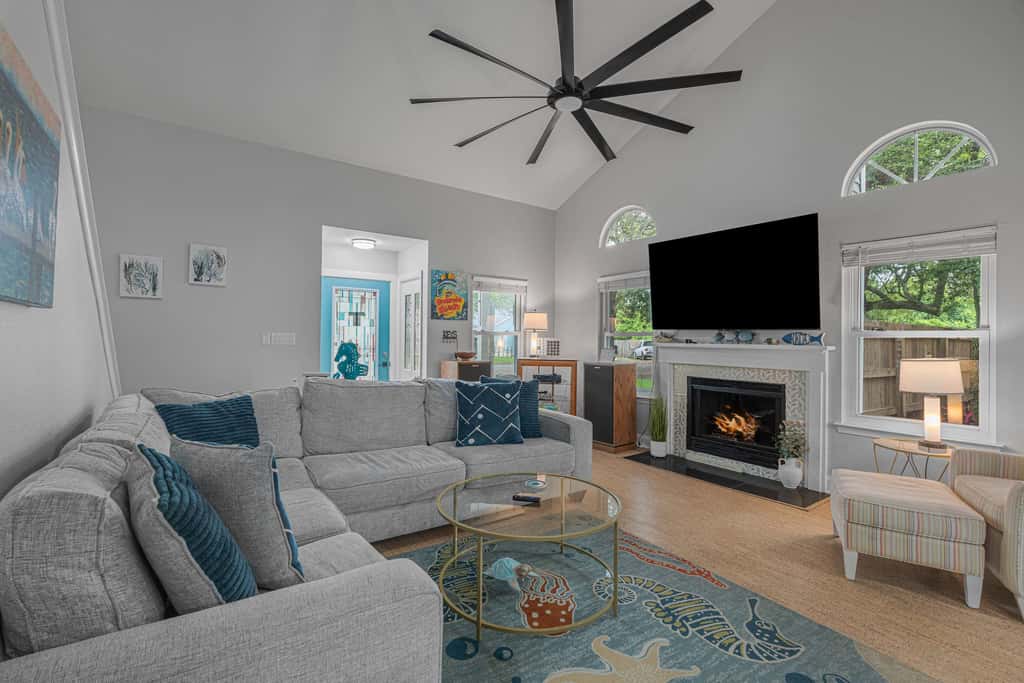 3BR Home, Indoor Pool, Hot Tub, Dog Friendly 