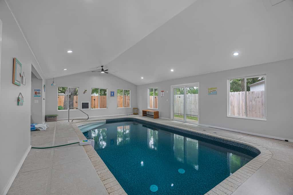 3BR Home, Indoor Pool, Hot Tub, Dog Friendly 