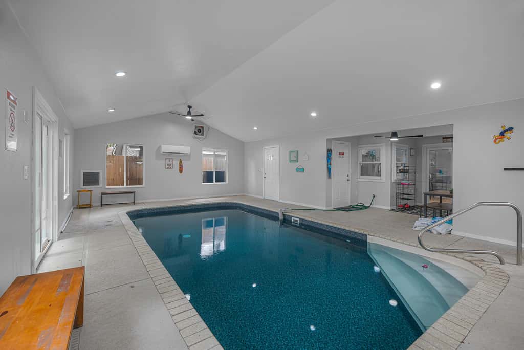 3BR Home, Indoor Pool, Hot Tub, Dog Friendly 