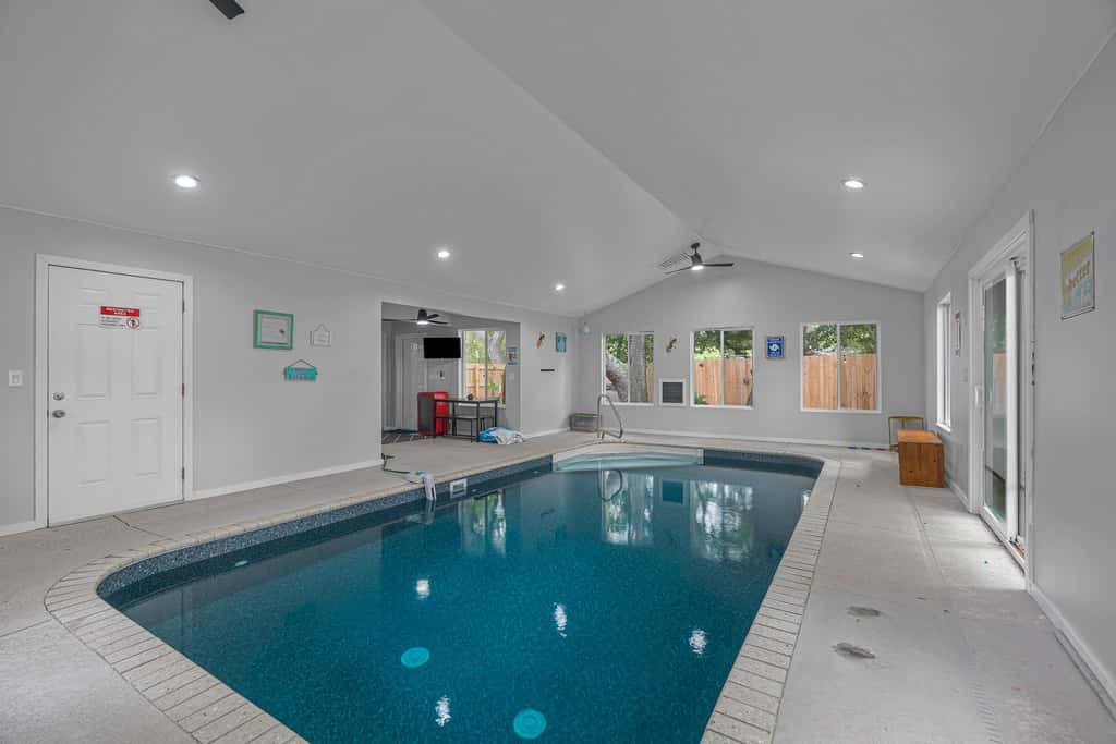 3BR Home, Indoor Pool, Hot Tub, Dog Friendly 
