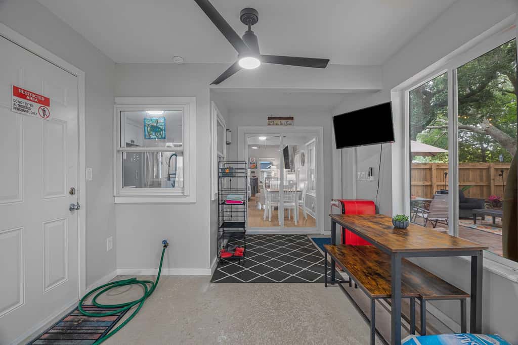 3BR Home, Indoor Pool, Hot Tub, Dog Friendly 