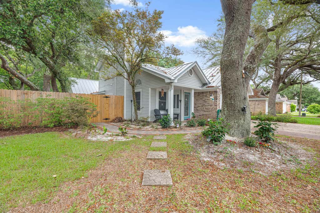 3BR Home, Indoor Pool, Hot Tub, Dog Friendly 