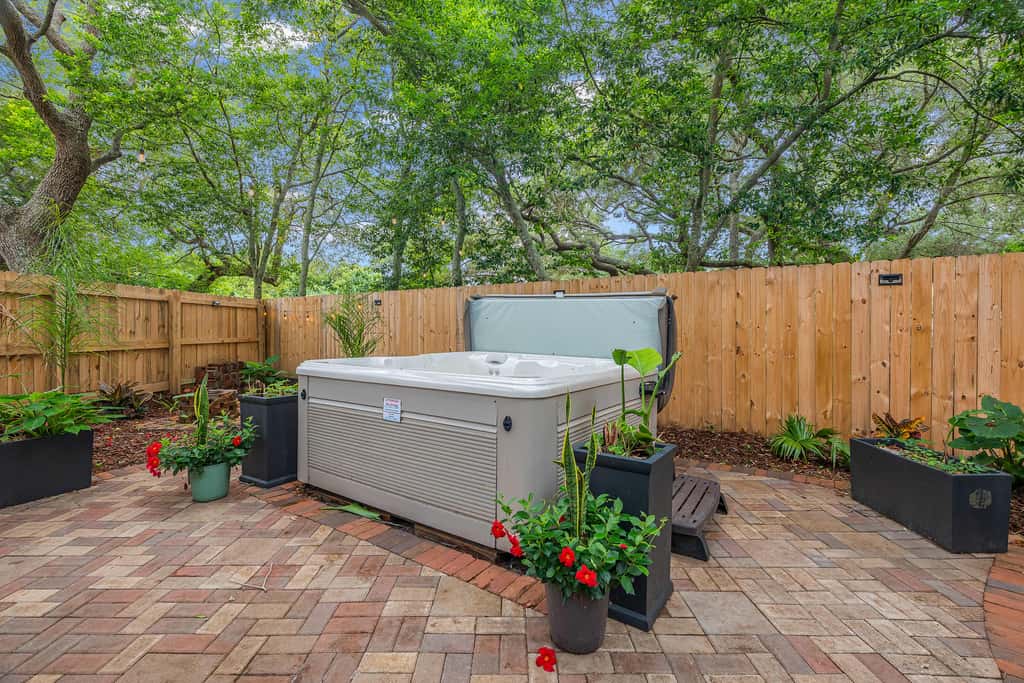 3BR Home, Indoor Pool, Hot Tub, Dog Friendly 