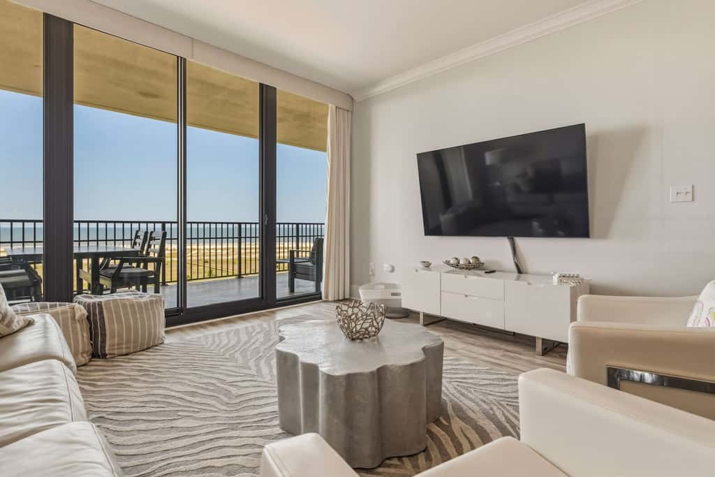Luxury GulfFront Penthouse with Resort Amenities!