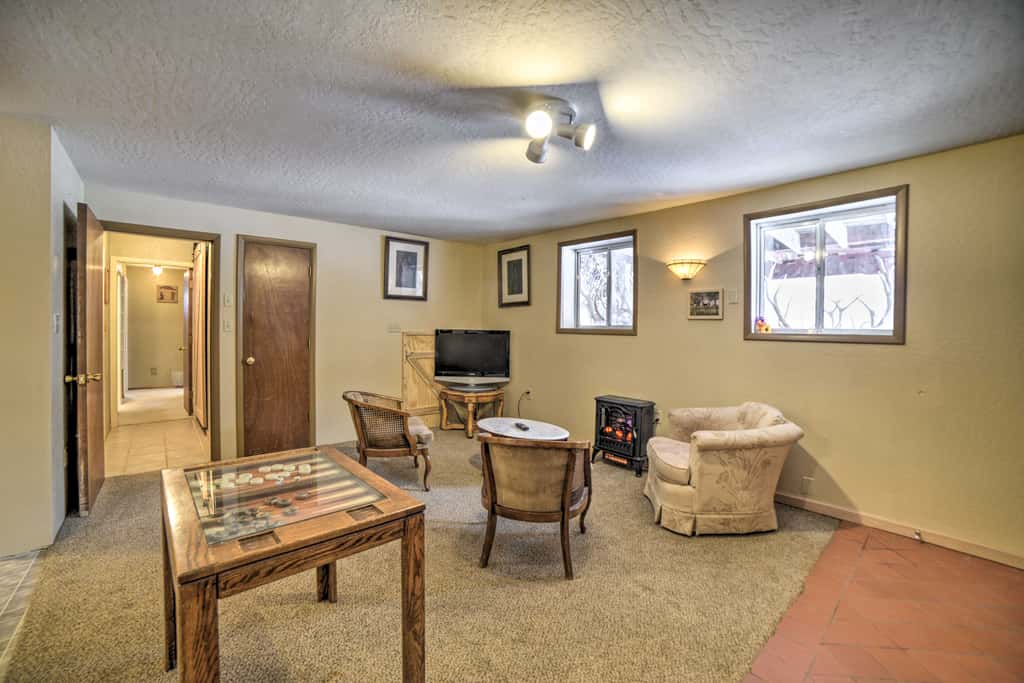Cozy Durango Apt w/ Mtn View ~ 6 Mi to Downtown!