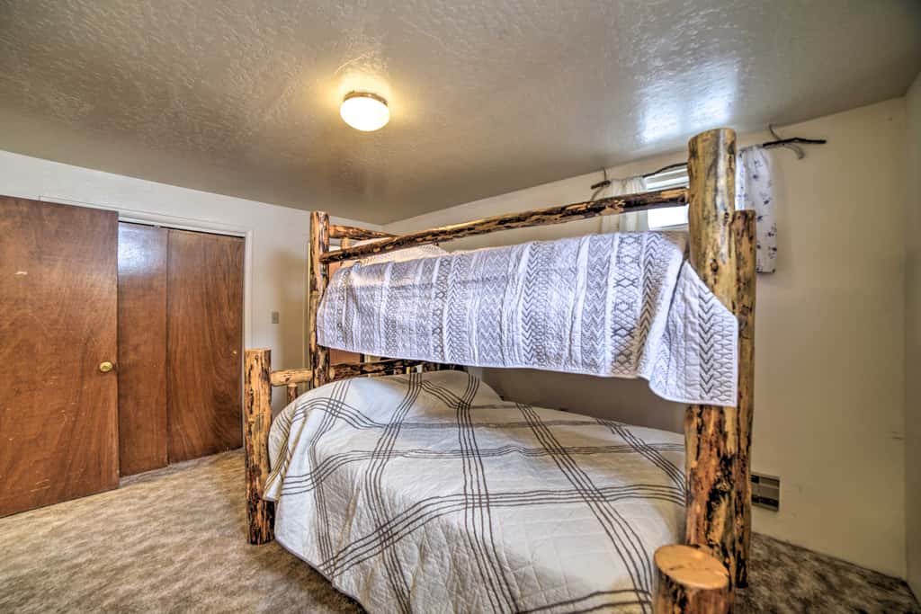 Cozy Durango Apt w/ Mtn View ~ 6 Mi to Downtown!