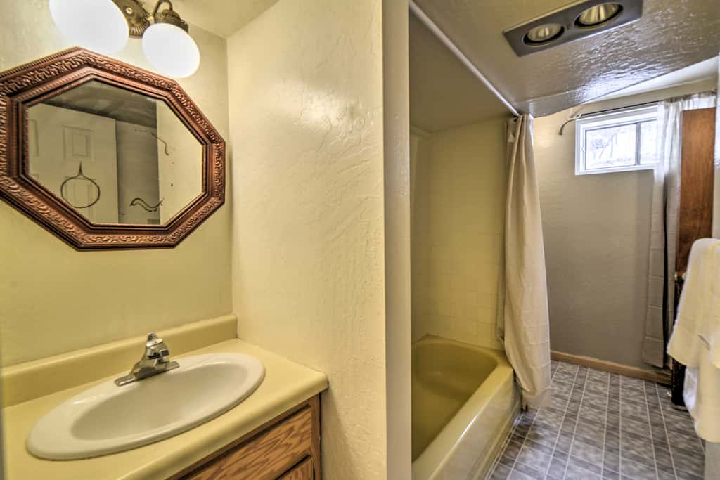 Cozy Durango Apt w/ Mtn View ~ 6 Mi to Downtown!