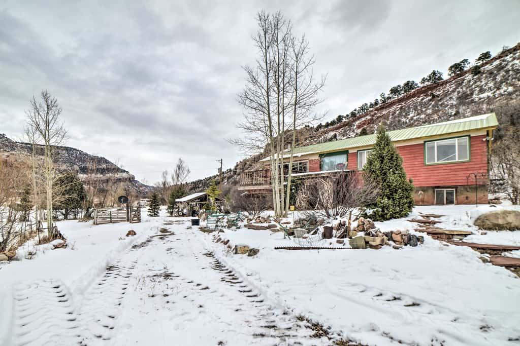 Cozy Durango Apt w/ Mtn View ~ 6 Mi to Downtown!