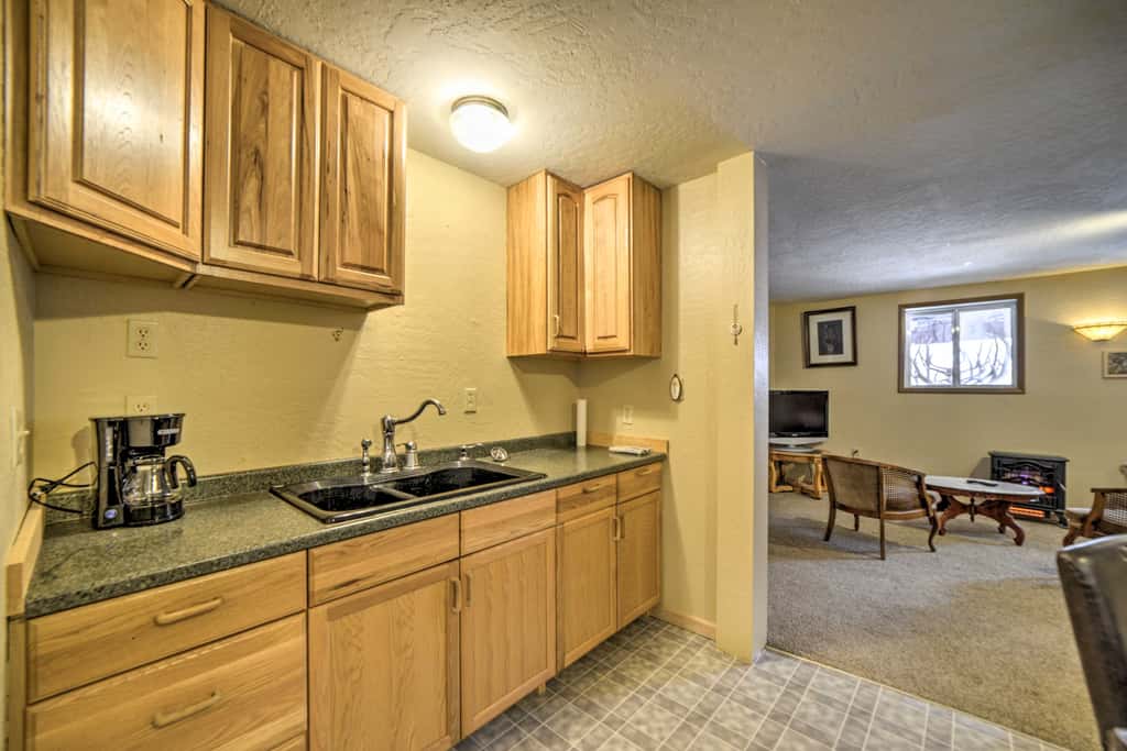 Cozy Durango Apt w/ Mtn View ~ 6 Mi to Downtown!