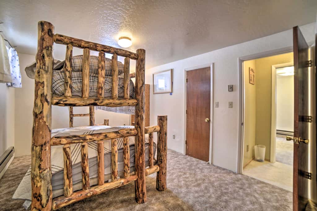 Cozy Durango Apt w/ Mtn View ~ 6 Mi to Downtown!