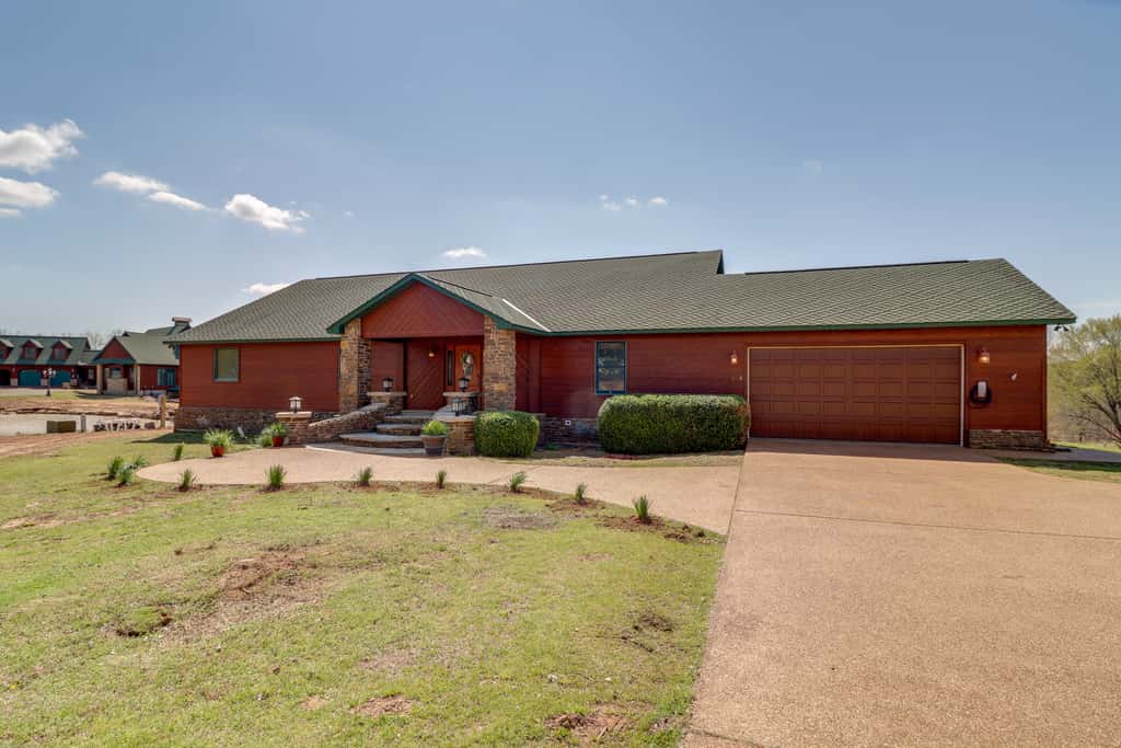 Mountain Views + Shared Pool: Ozarks Family Home