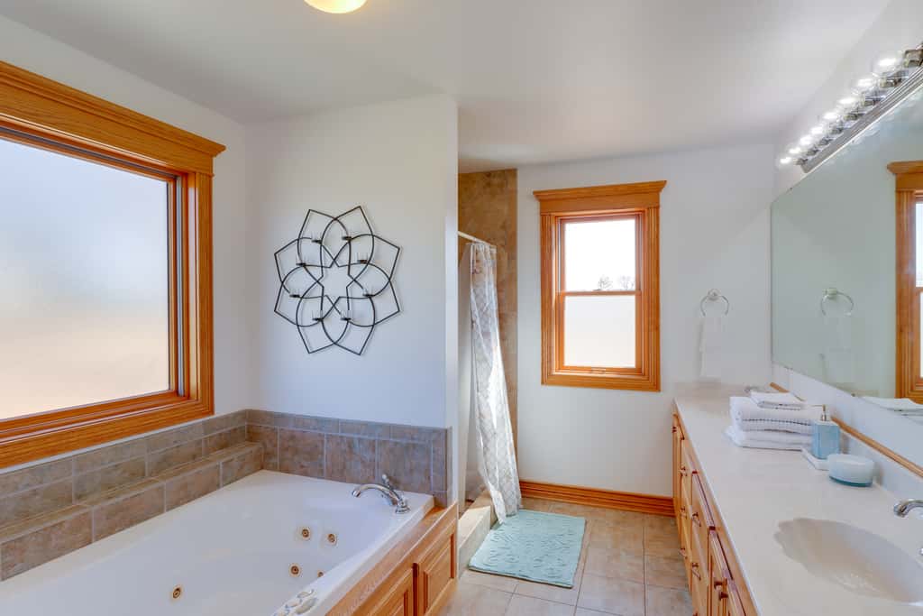 Mountain Views + Shared Pool: Ozarks Family Home