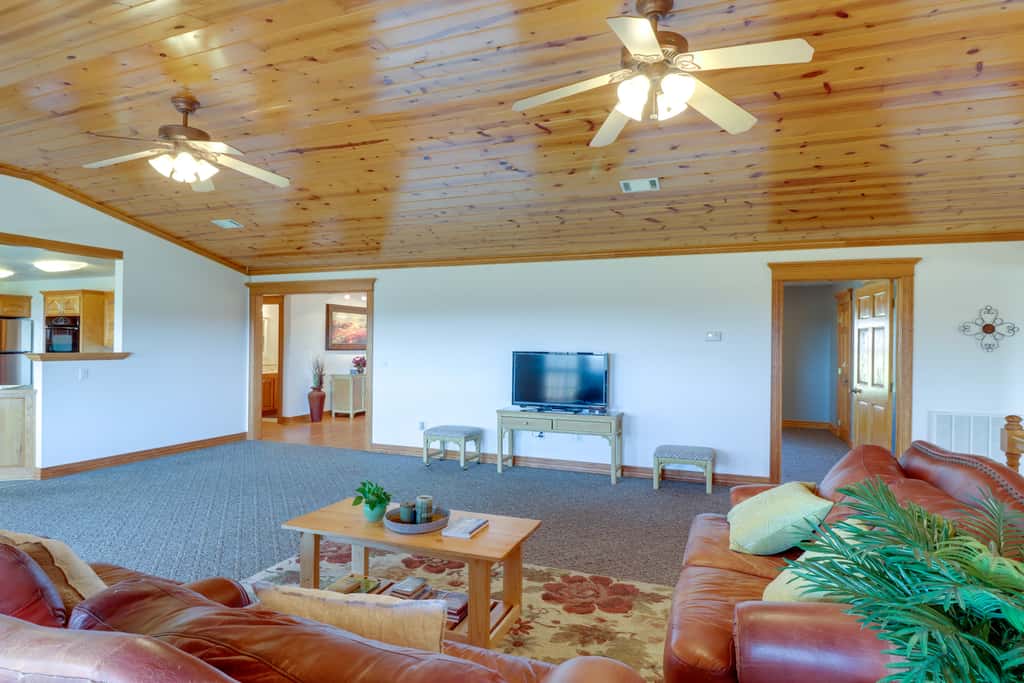 Mountain Views + Shared Pool: Ozarks Family Home