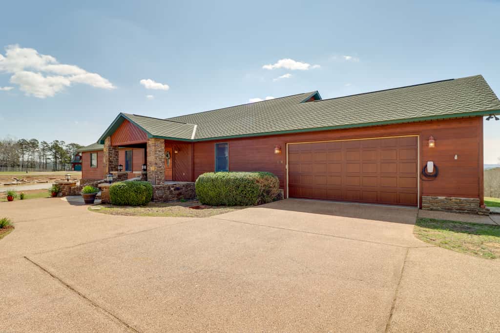 Mountain Views + Shared Pool: Ozarks Family Home
