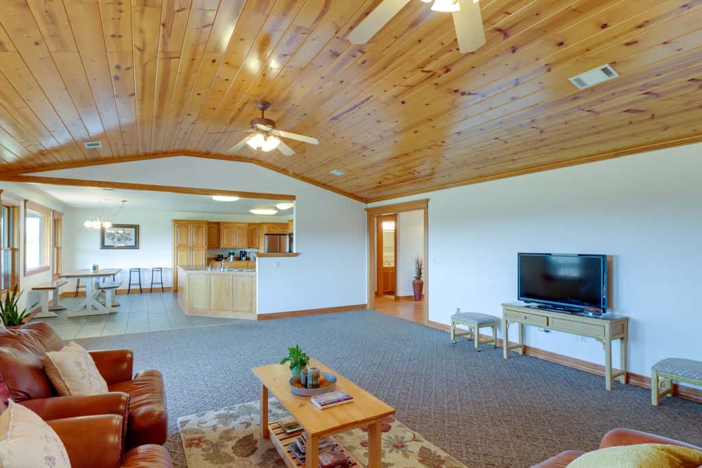 Mountain Views + Shared Pool: Ozarks Family Home