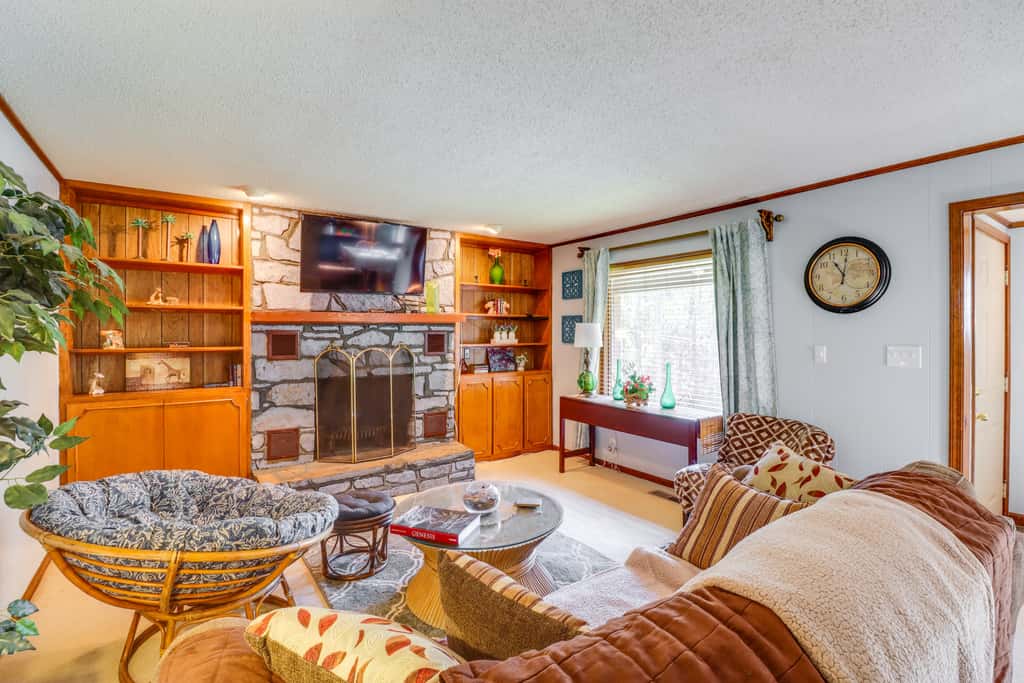Fairfield Bay Getaway < 10 Mi to Boating & Hiking