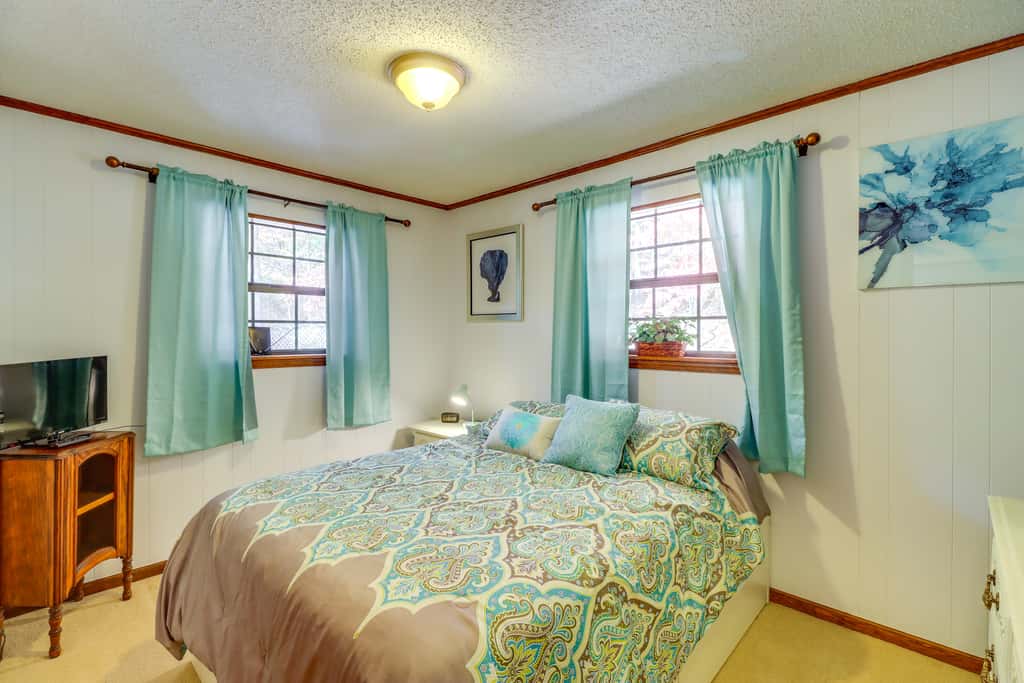 Fairfield Bay Getaway < 10 Mi to Boating & Hiking