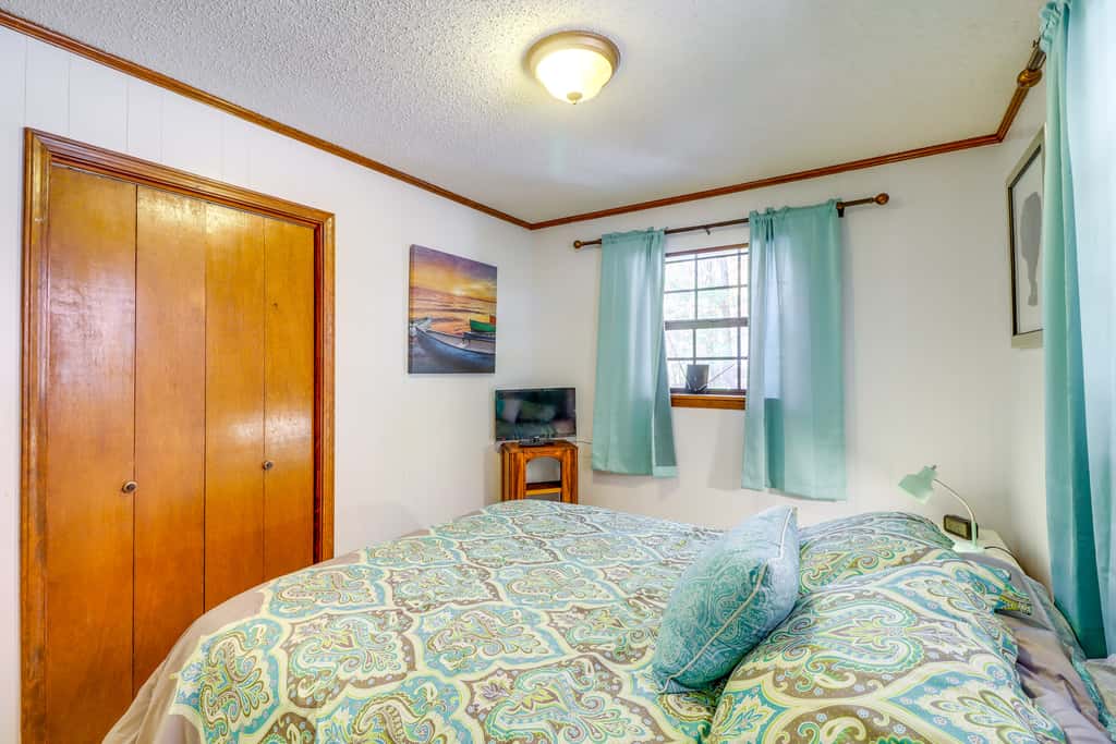 Fairfield Bay Getaway < 10 Mi to Boating & Hiking