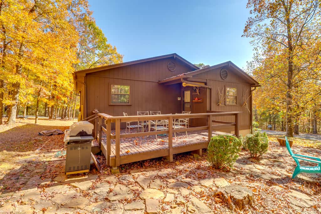 Fairfield Bay Getaway < 10 Mi to Boating & Hiking