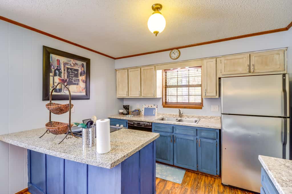 Fairfield Bay Getaway < 10 Mi to Boating & Hiking