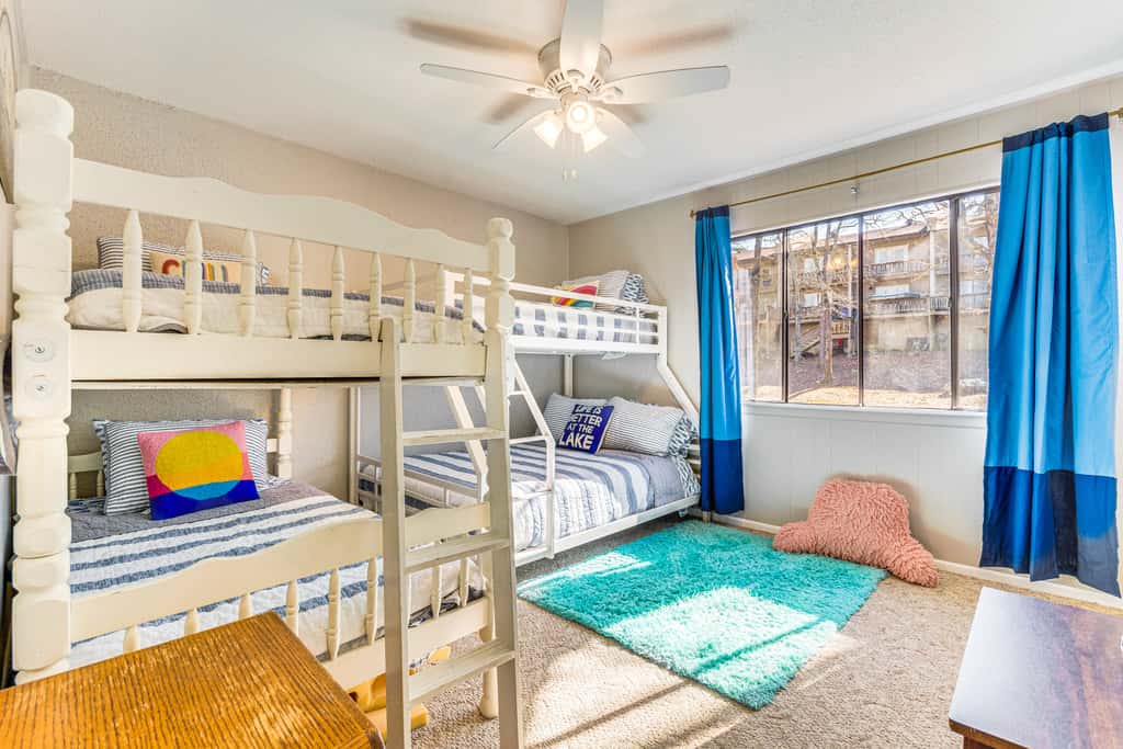 4 Mi to Greers Ferry Lake: Condo w/ Deck & Balcony