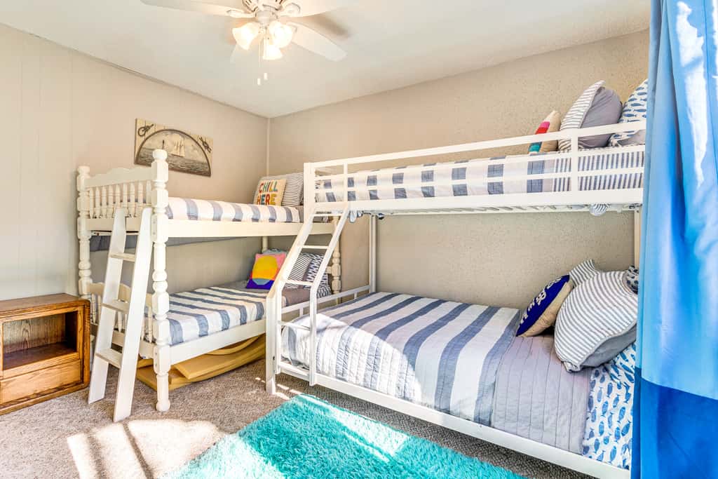 4 Mi to Greers Ferry Lake: Condo w/ Deck & Balcony