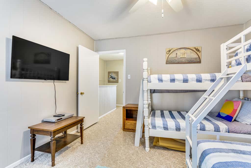 4 Mi to Greers Ferry Lake: Condo w/ Deck & Balcony