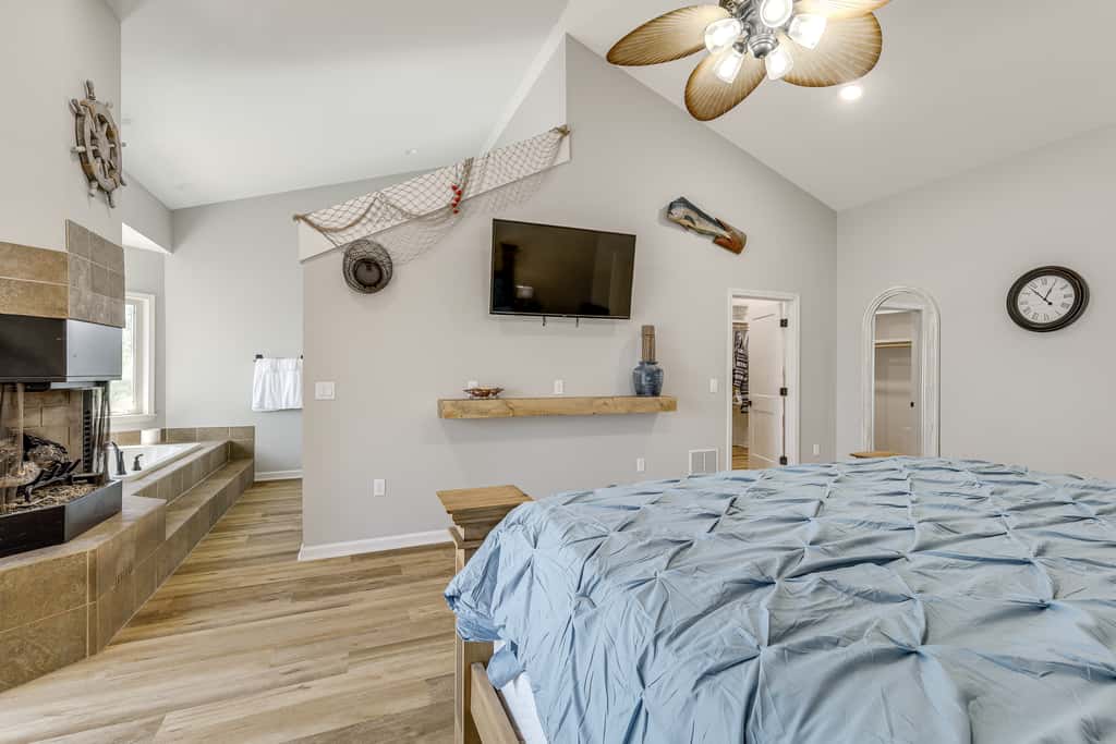 Hot Tub & Games Galore! Greers Ferry Lake Home