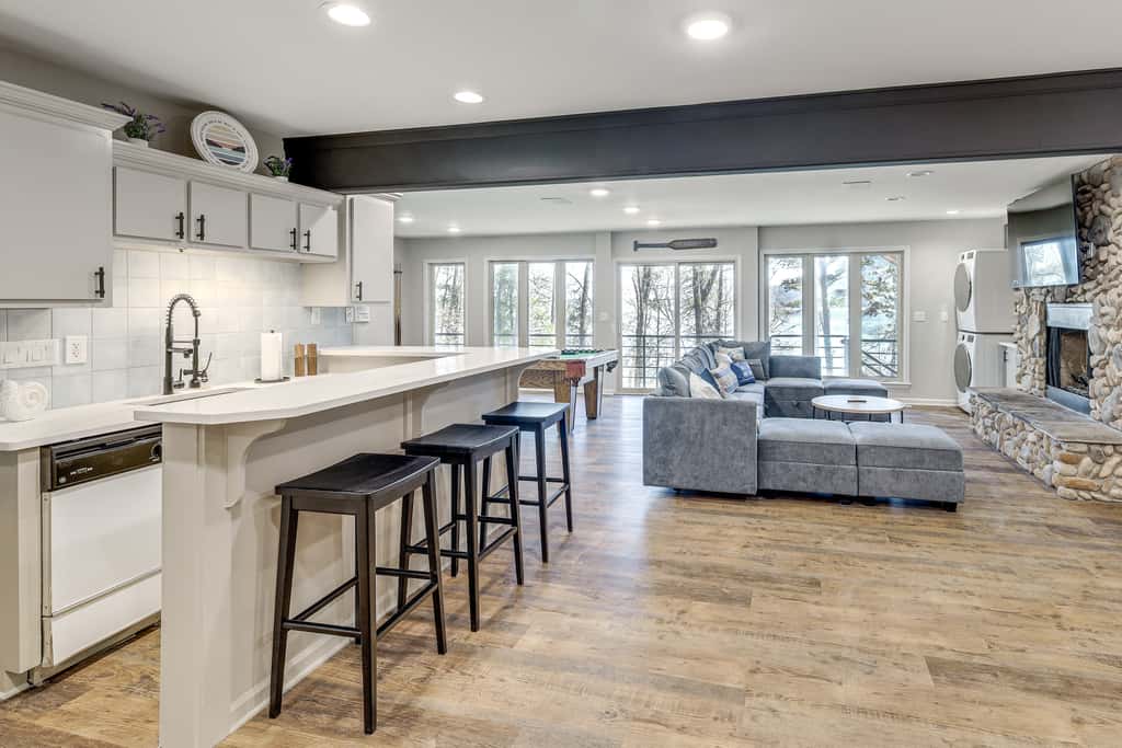 Hot Tub & Games Galore! Greers Ferry Lake Home