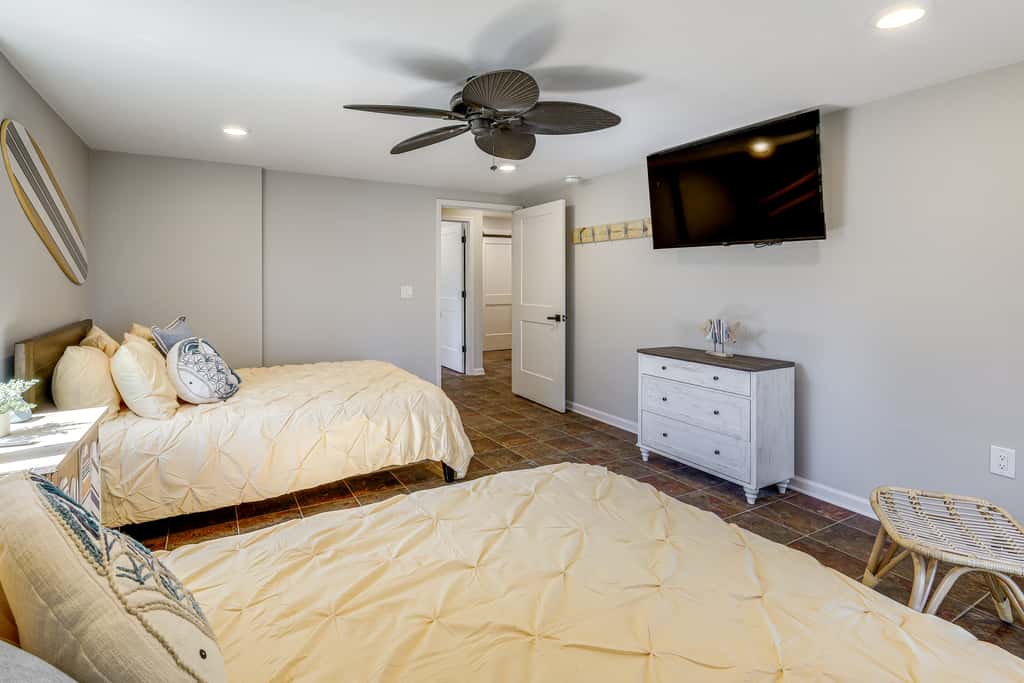 Hot Tub & Games Galore! Greers Ferry Lake Home