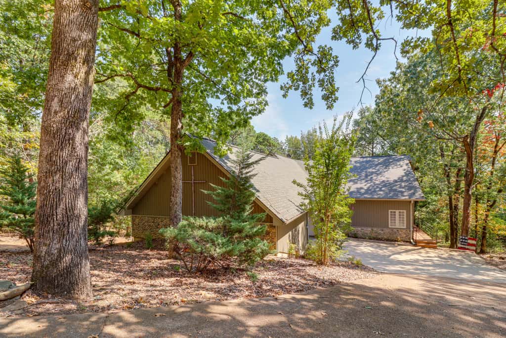 Hot Tub & Games Galore! Greers Ferry Lake Home